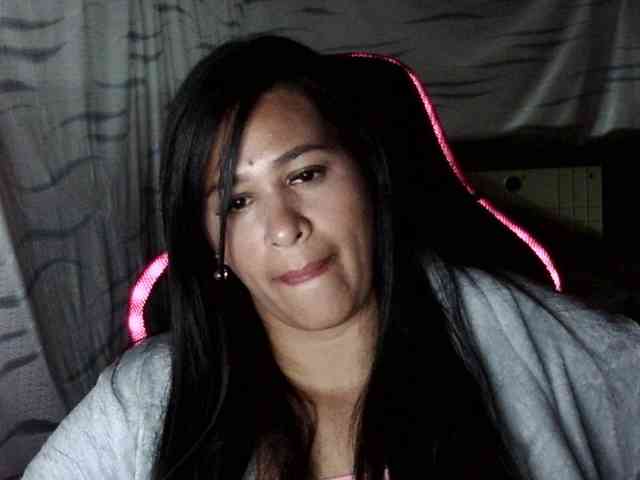 Letty33 webcam
