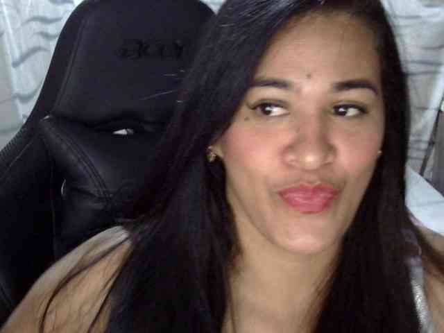 Letty33 webcam