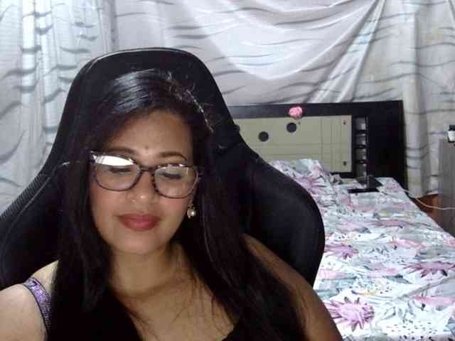 Letty33 webcam