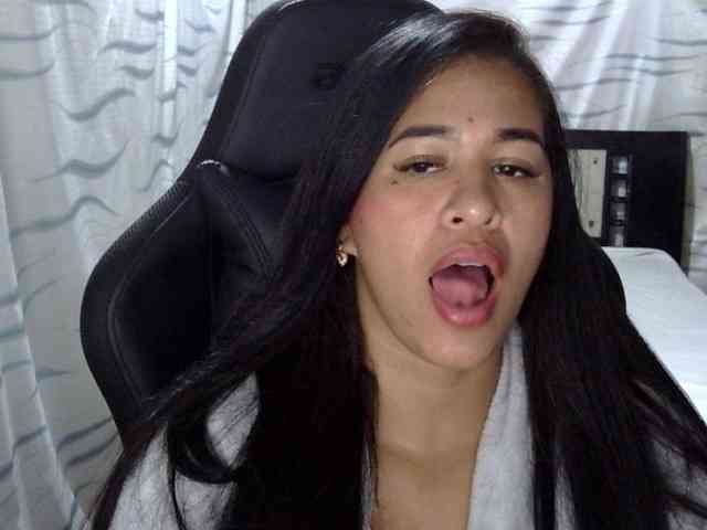 Letty33 webcam