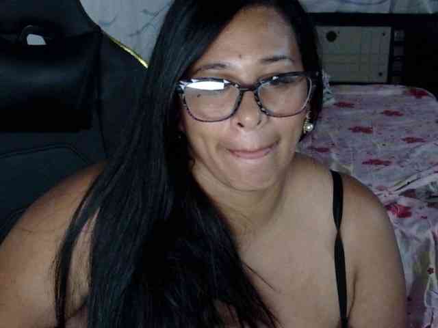 Letty33 webcam