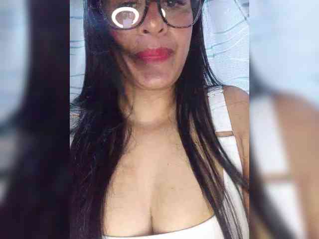 Letty33 webcam