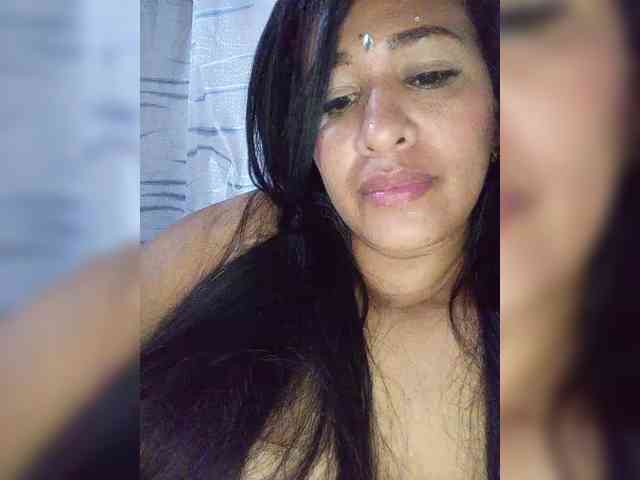 Letty33 webcam