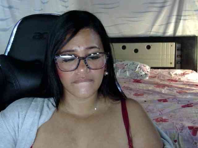 Letty33 webcam