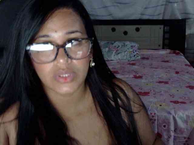 Letty33 webcam
