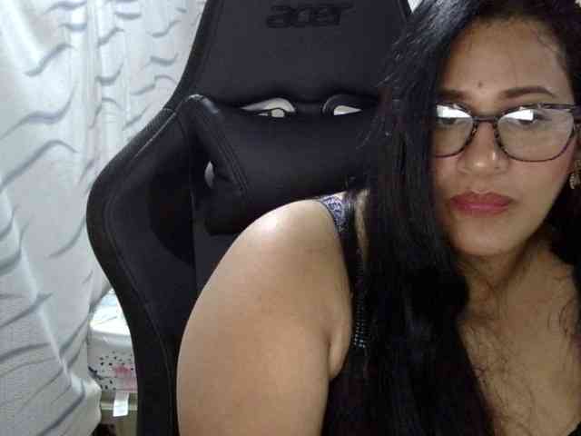 Letty33 webcam