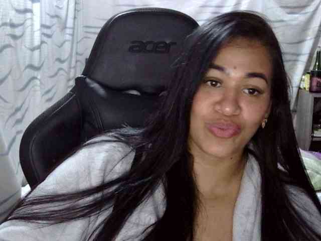 Letty33 webcam