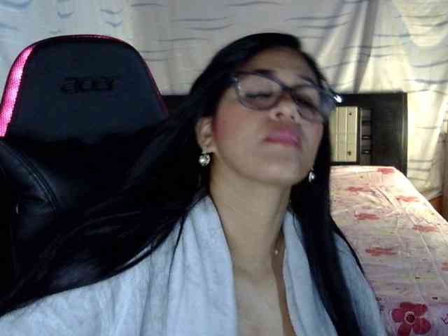Letty33 webcam