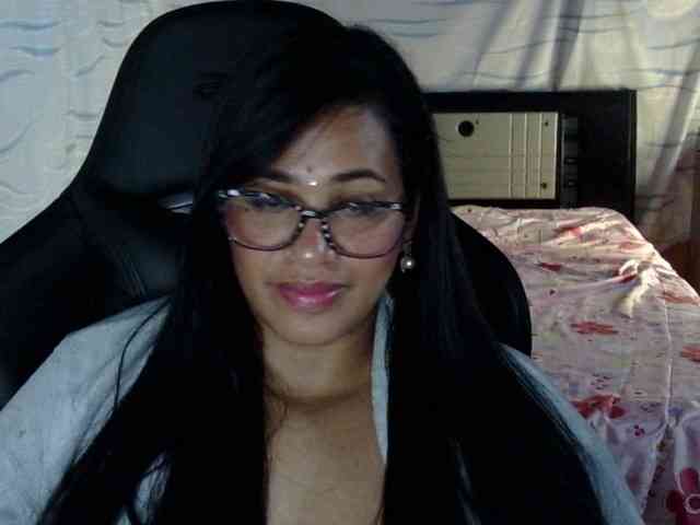 Letty33 webcam