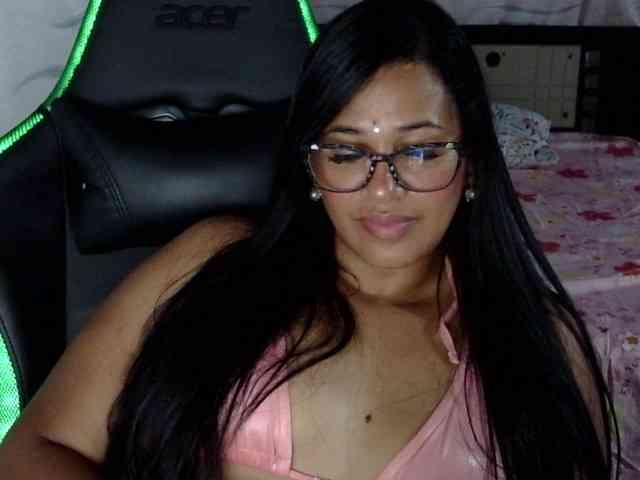 Letty33 webcam
