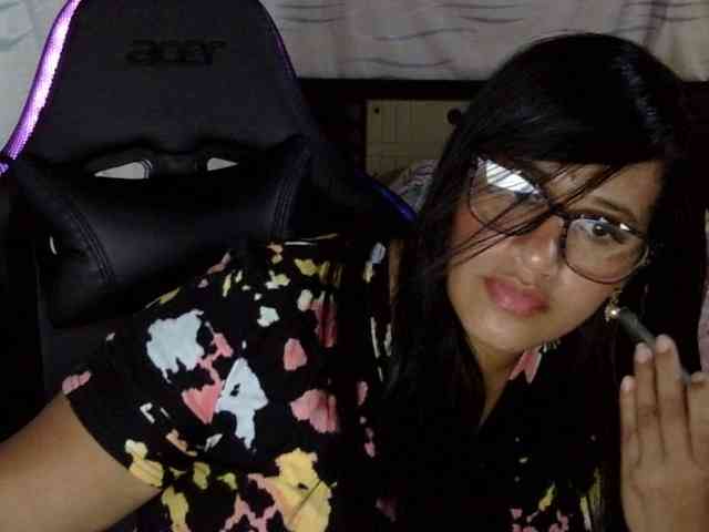 Letty33 webcam