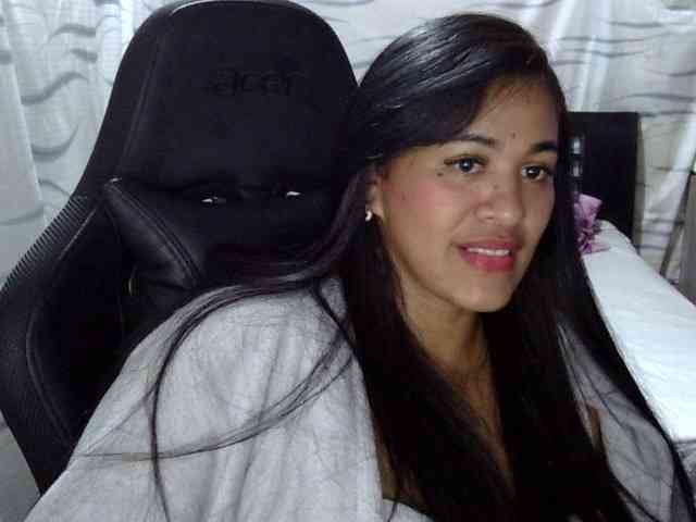 Letty33 webcam