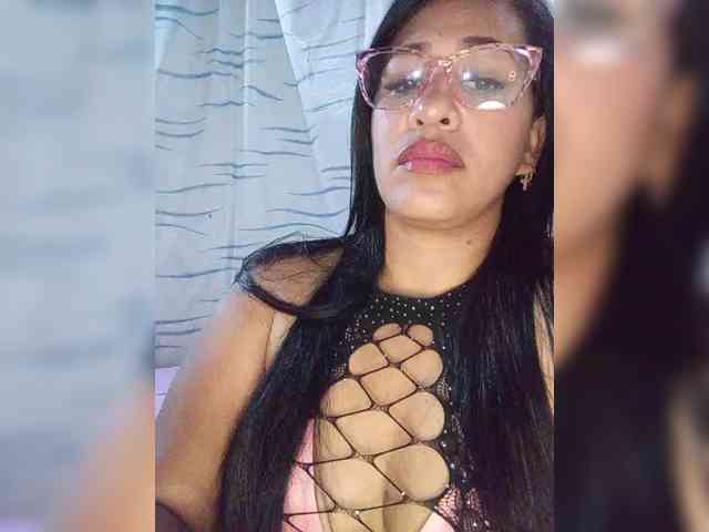 Letty33 webcam