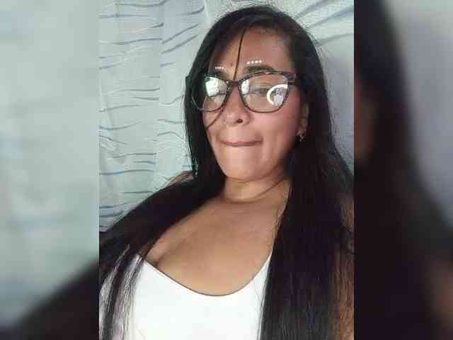Letty33 webcam