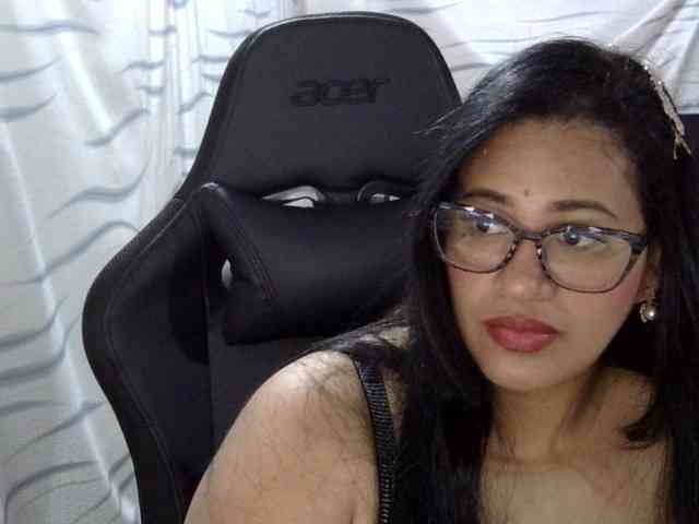 Letty33 webcam