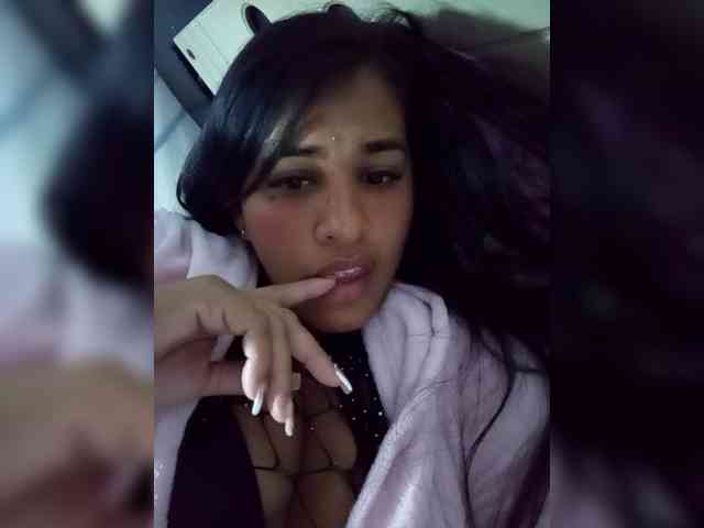 Letty33 webcam