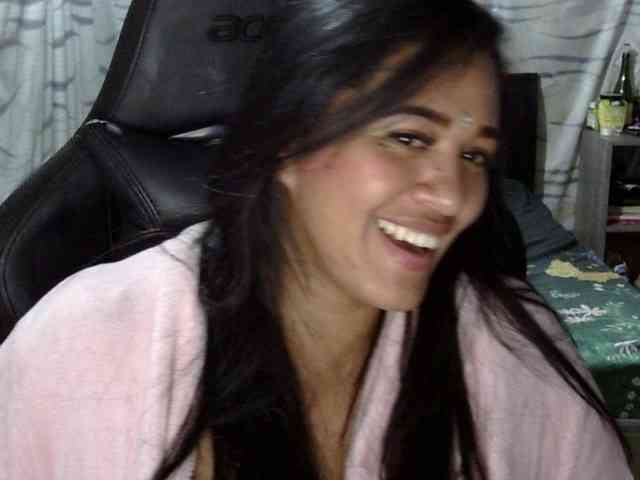 Letty33 webcam