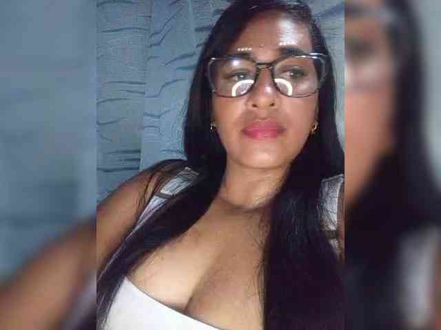 Letty33 webcam