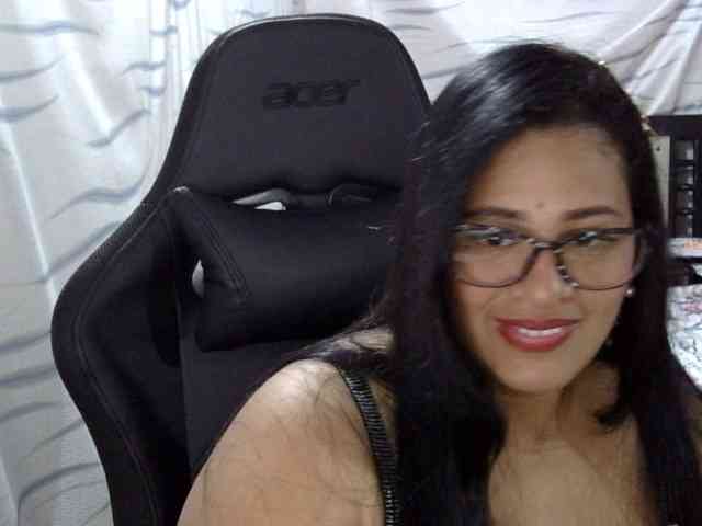 Letty33 webcam
