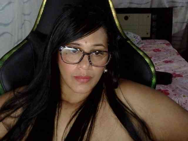 Letty33 webcam