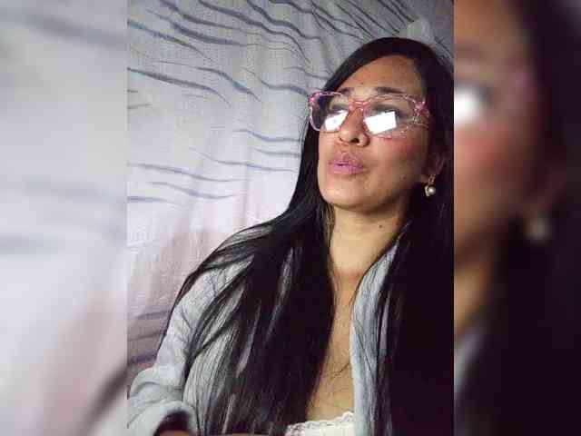 Letty33 webcam
