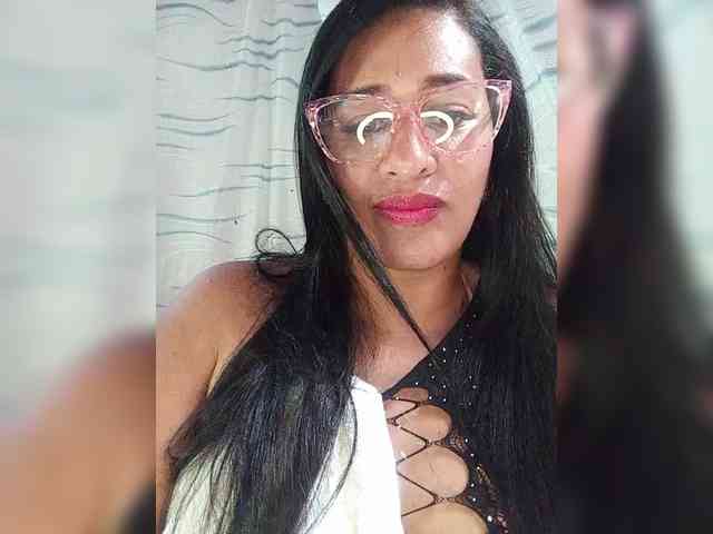 Letty33 webcam