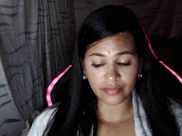 Letty33 webcam