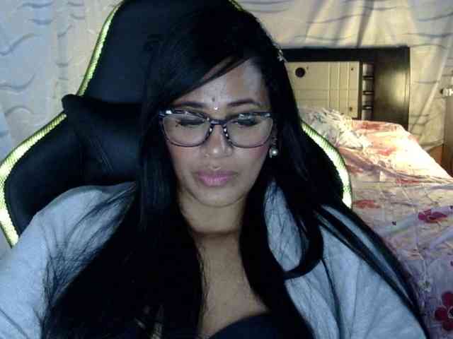 Letty33 webcam