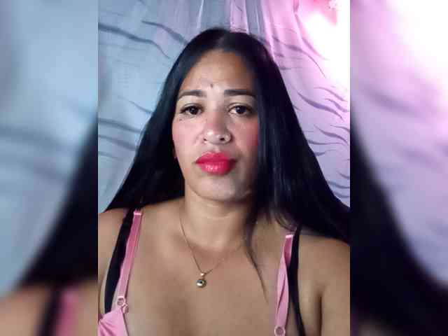 Letty33 webcam