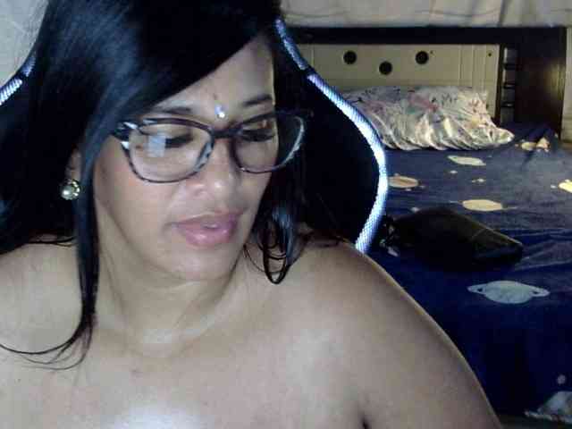 Letty33 webcam