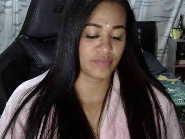 Letty33 webcam