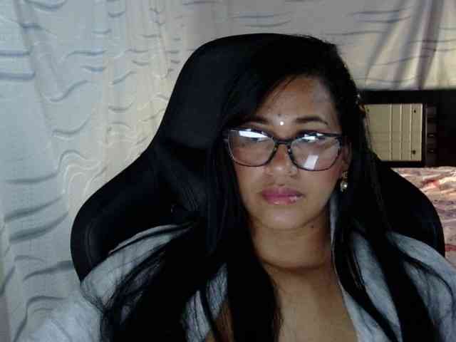 Letty33 webcam