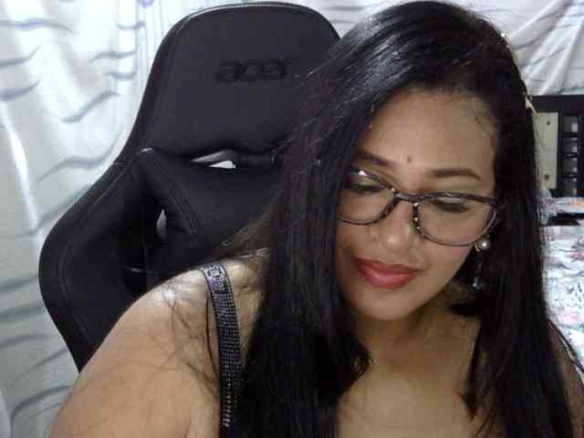 Letty33 webcam