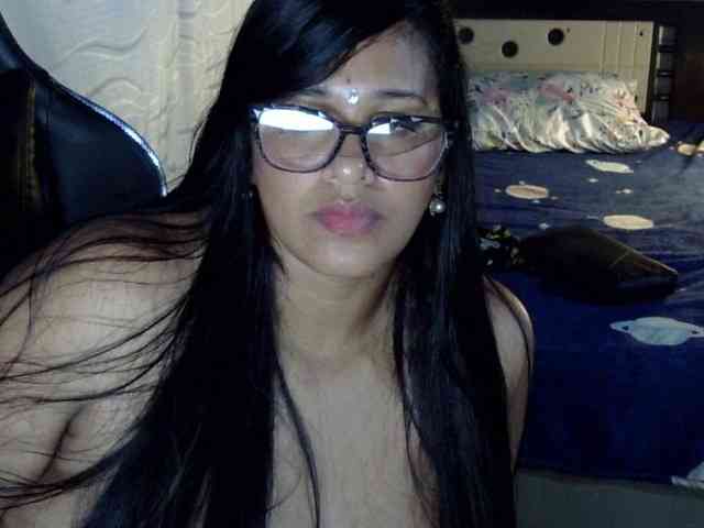 Letty33 webcam