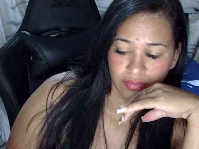 Letty33 webcam