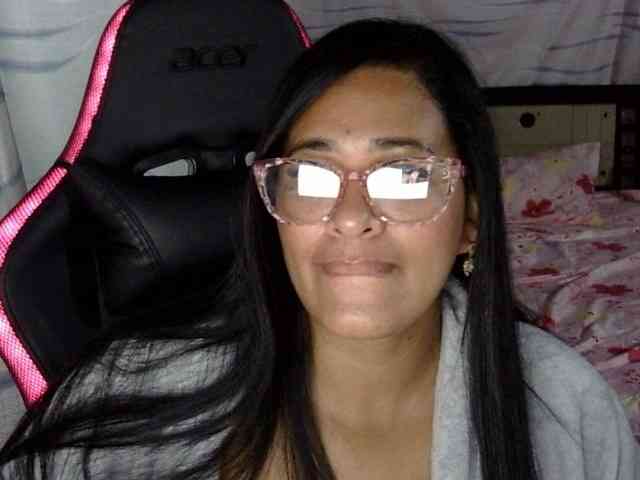 Letty33 webcam