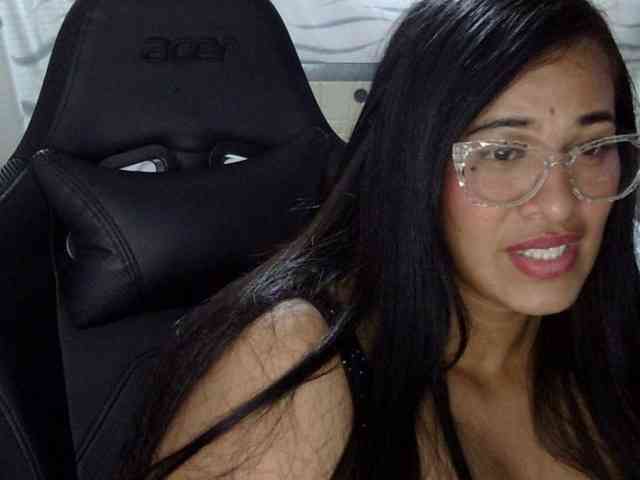 Letty33 webcam