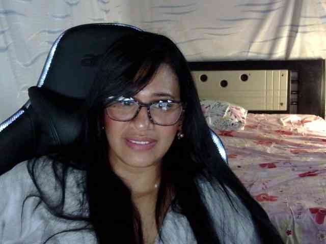 Letty33 webcam