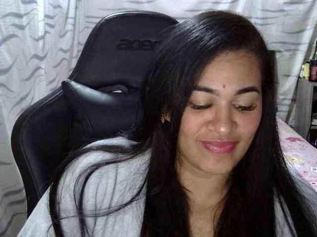 Letty33 webcam