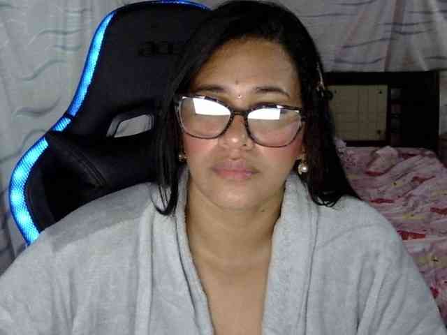 Letty33 webcam