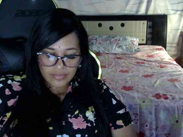Letty33 webcam