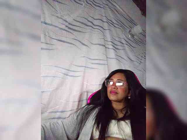 Letty33 webcam