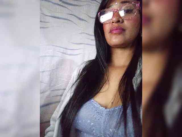 Letty33 webcam