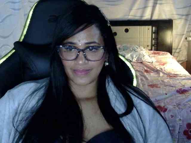 Letty33 webcam