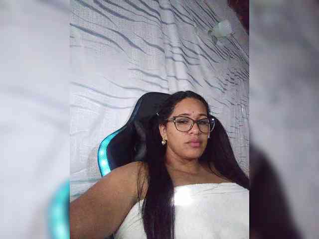 Letty33 webcam