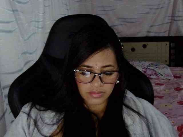 Letty33 webcam