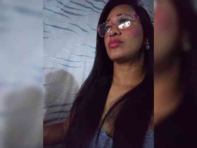 Letty33 webcam