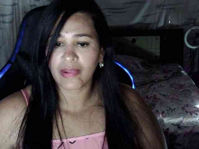 Letty33 webcam