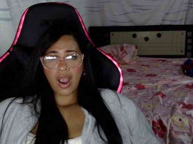 Letty33 webcam