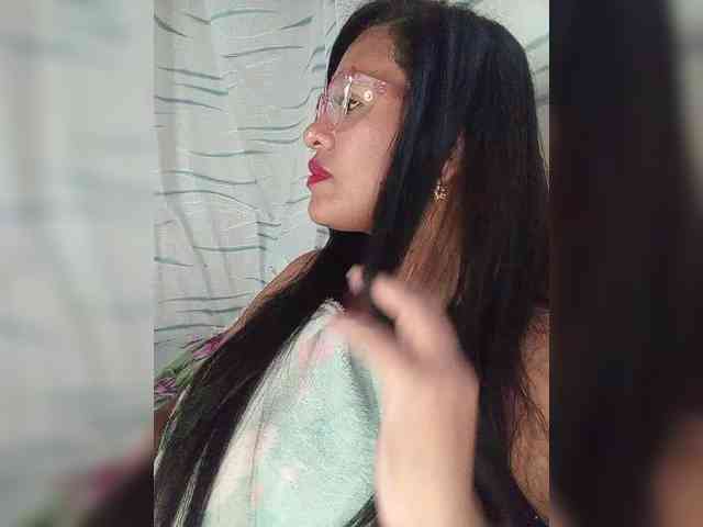 Letty33 webcam